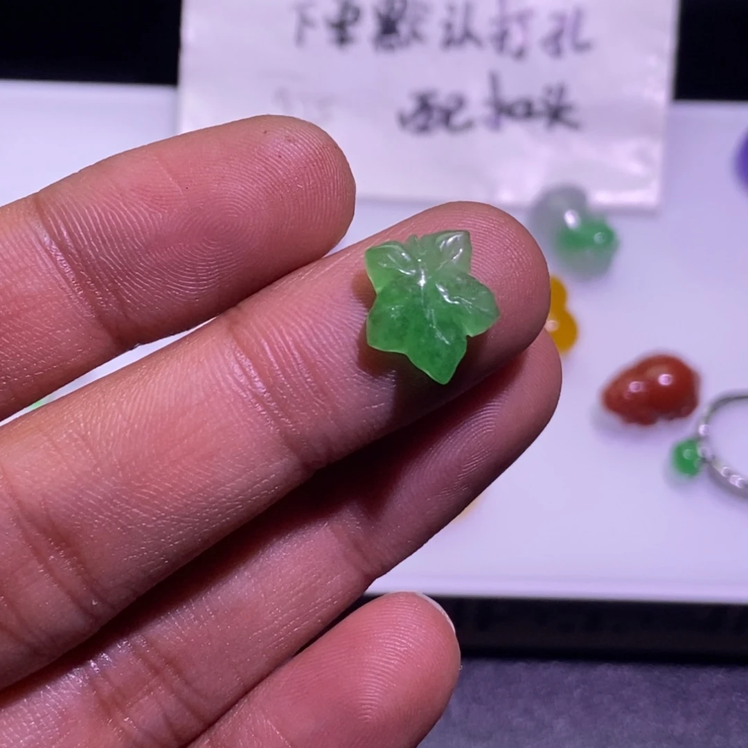 翡翠未镶嵌颈饰吊坠