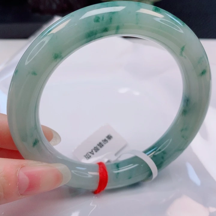 未镶嵌手镯（圆镯）翡翠