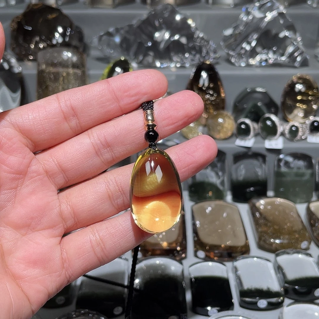 L***y未镶嵌水晶颈饰挂件