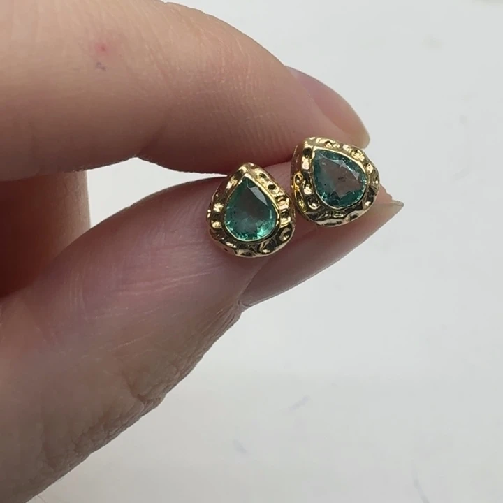 未镶嵌祖母绿耳饰