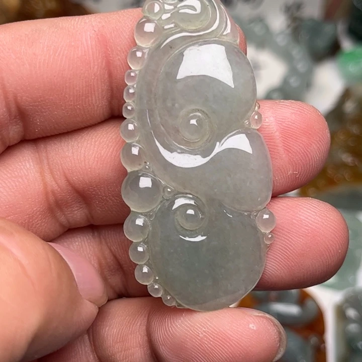 翡翠未镶嵌颈饰如意