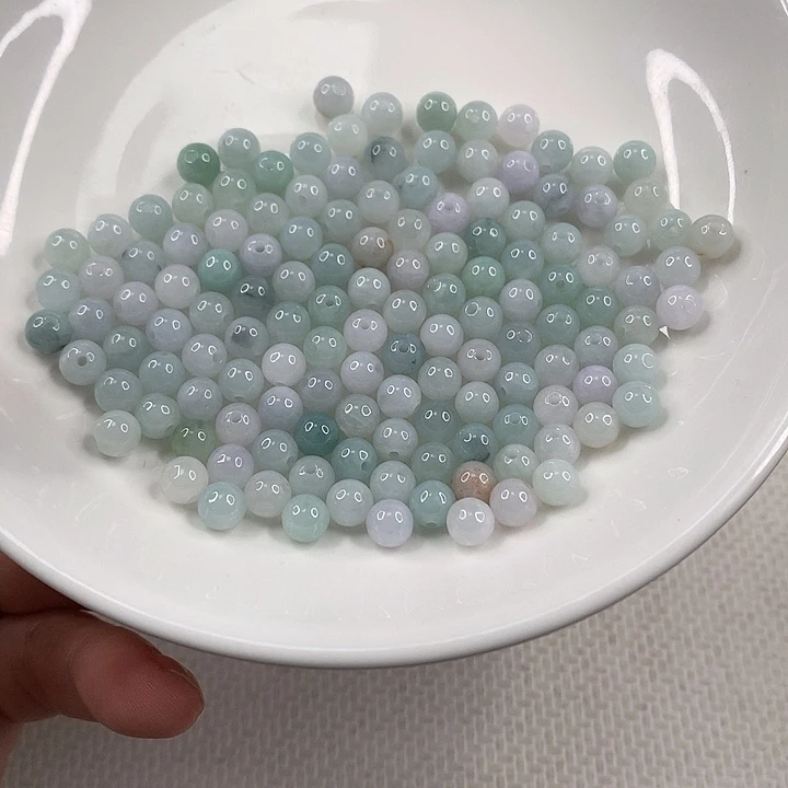 翡翠散珠翡翠散珠卡5.6。 130颗全部