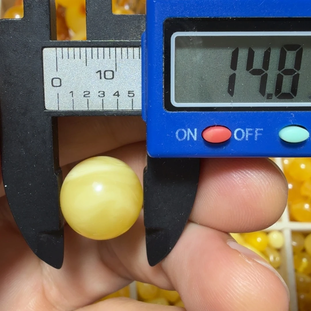 裸石琥珀未镶嵌成品