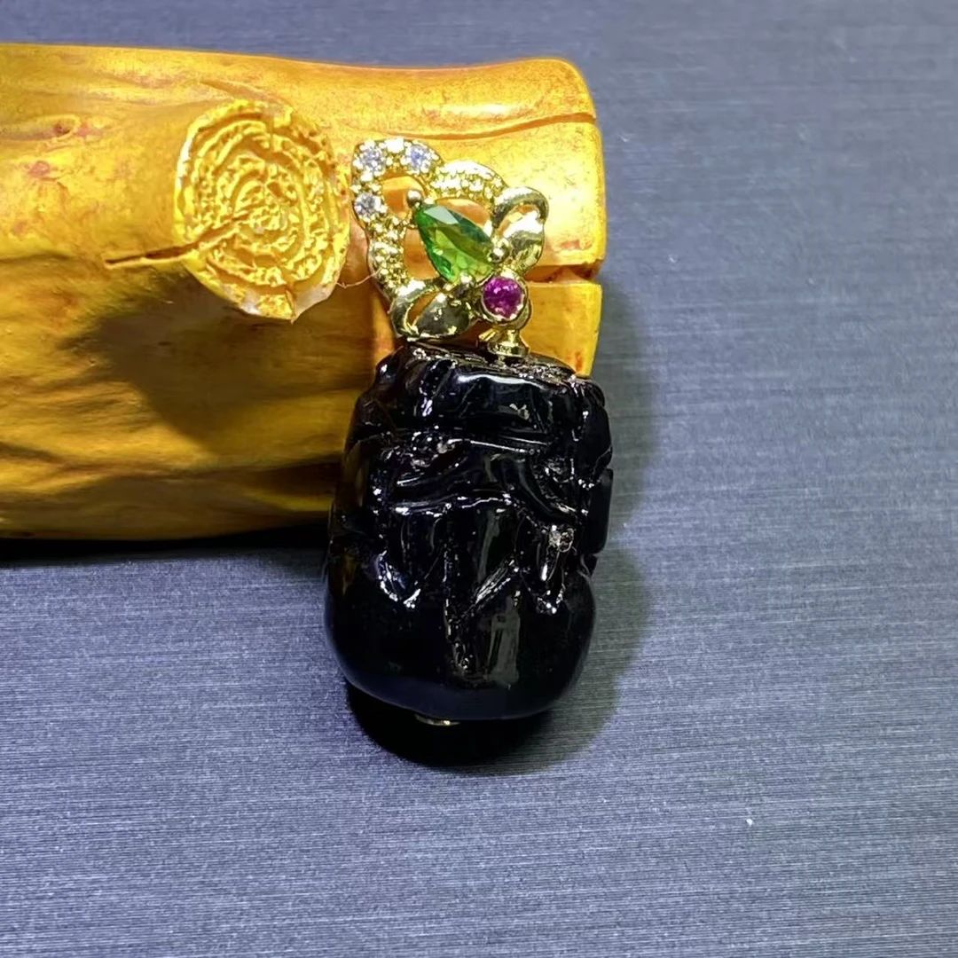 M2935-琥珀血珀貔貅吊坠-配绳