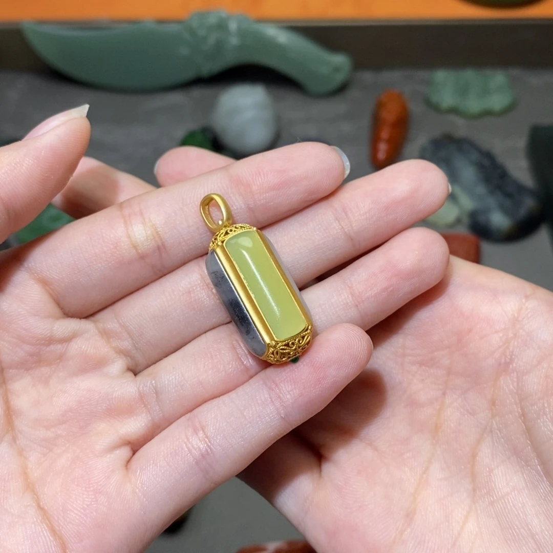 和田玉18K金镶嵌颈饰农****O