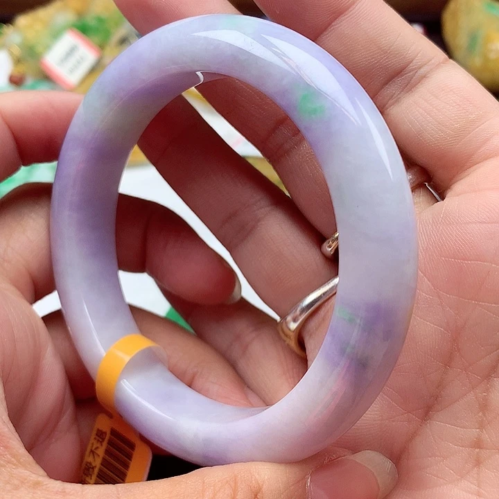翡翠手镯未镶嵌翡翠