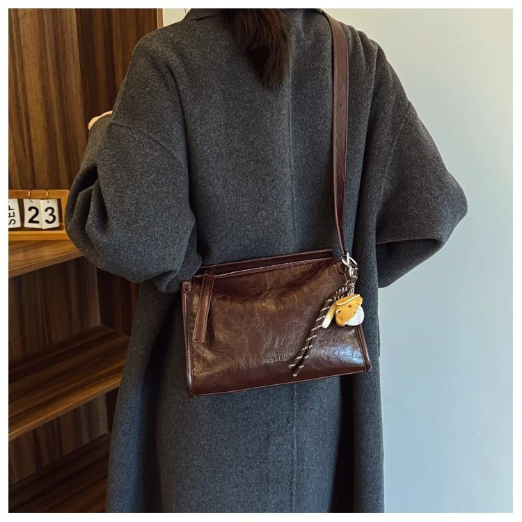 大容量包包女秋冬复古百搭2024新款单肩斜挎包今年流行爆款枕头包