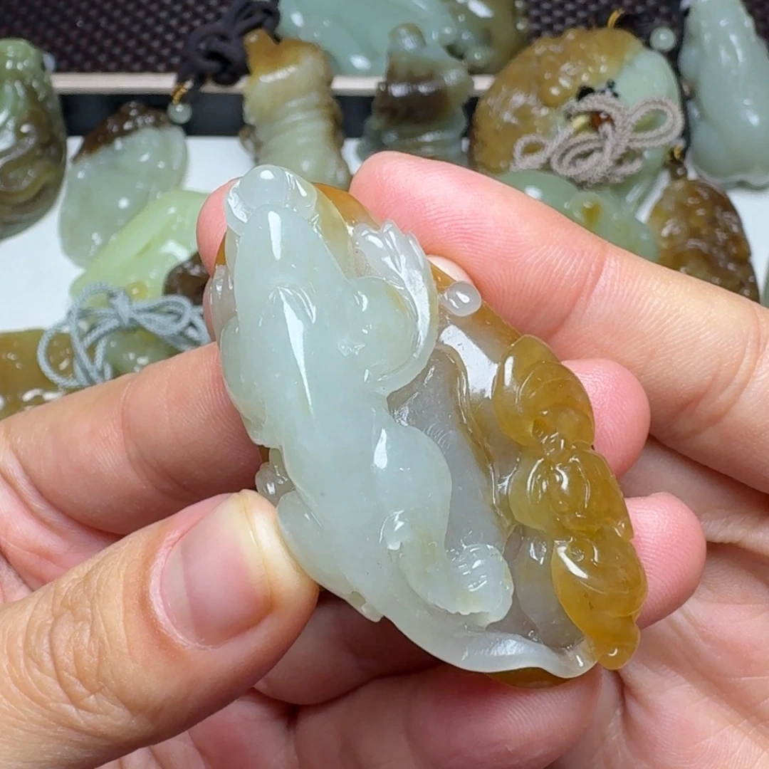 丹***金和田玉未镶嵌颈饰