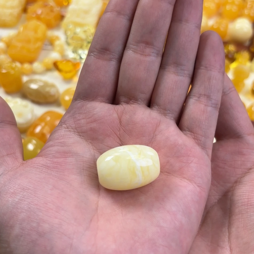 岚***子蜜蜡未镶嵌裸石桶珠