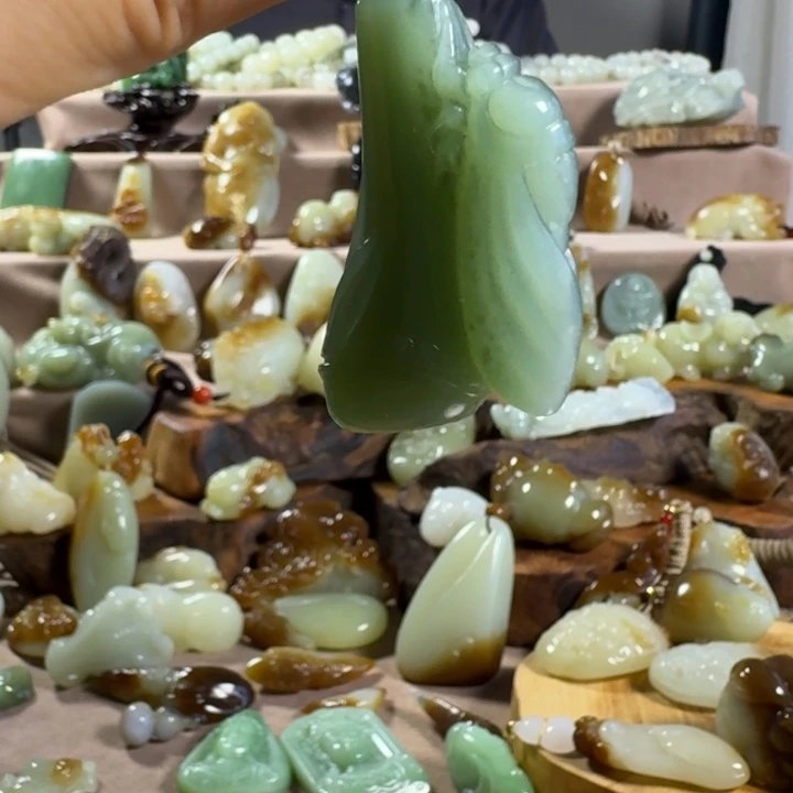 和田玉(糖玉)未镶嵌颈饰
