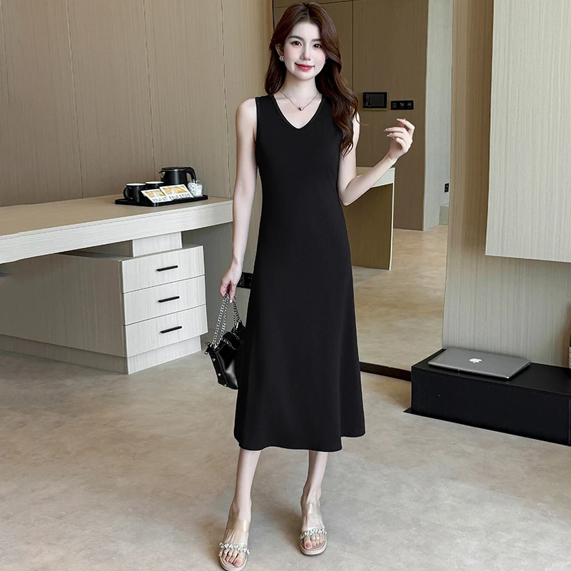 赫本无袖背心连衣裙女夏v领2025新款小黑裙小个子吊带a字中长裙子
