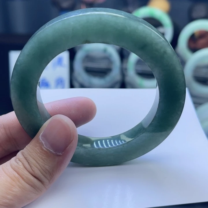 定制翡翠未镶嵌手镯