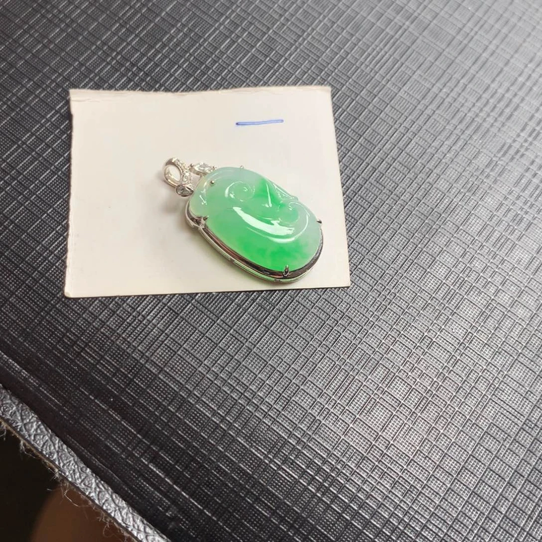 翡翠18K金镶嵌颈饰翡翠