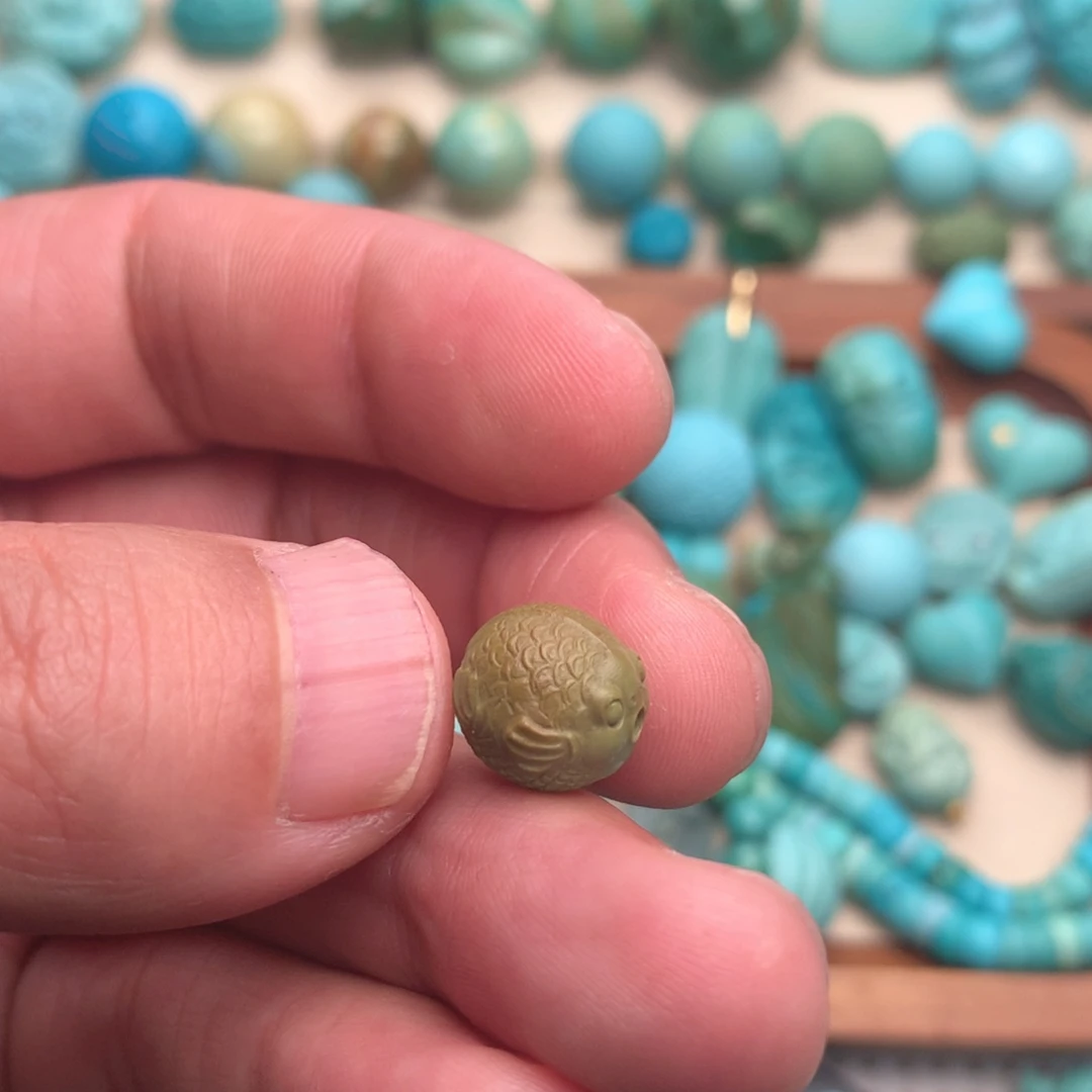 5***.绿松石未镶嵌颈饰