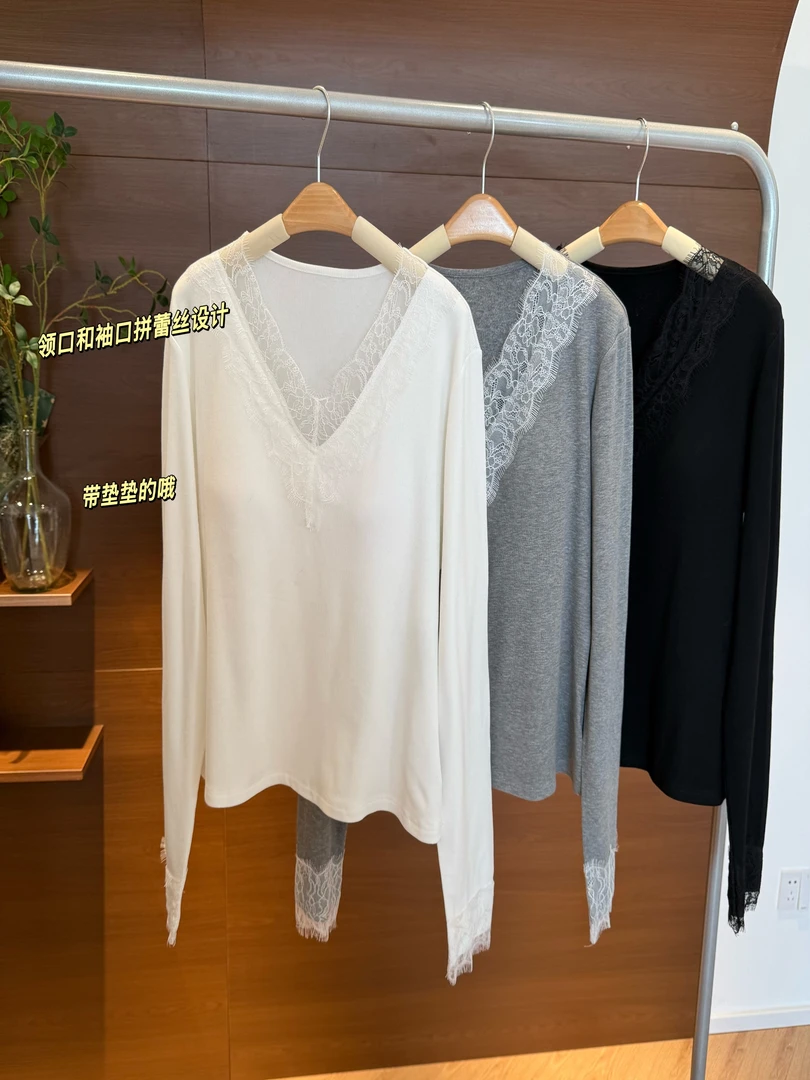 【瘦瘦】秋冬三色V领薄绒正肩微修身带胸垫蕾丝拼接套头打底S01202