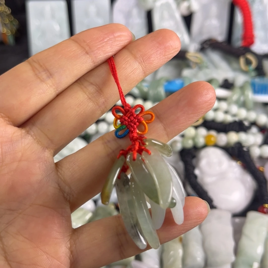 翡翠未镶嵌吊坠(赠链)