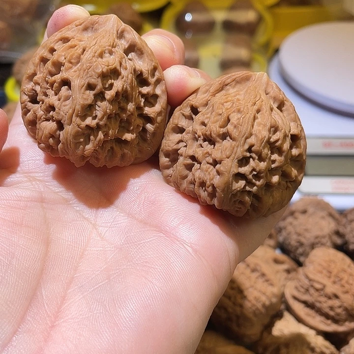 温***柔桃核吊坠南疆石……