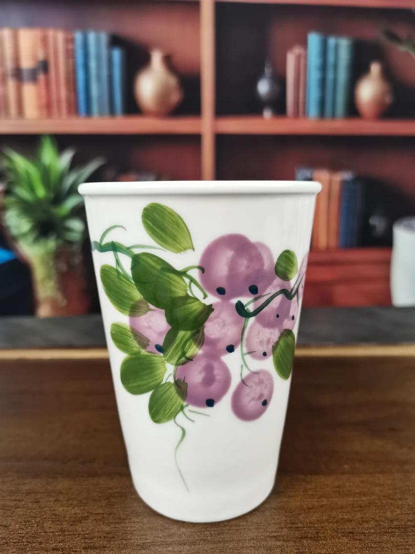 紫葡萄玲珑可乐杯，花卉釉下彩兰草花鸢尾花主人杯，景德镇手绘陶瓷