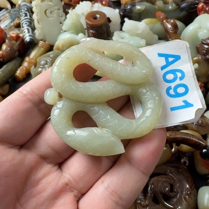 和田玉未镶嵌颈饰