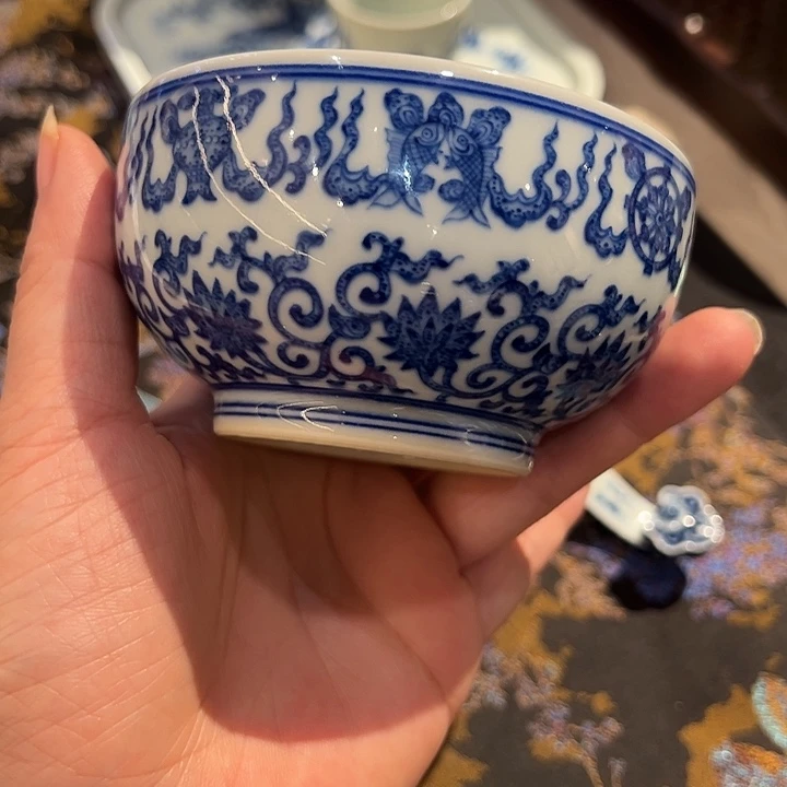 仿古款缠枝莲撇口杯