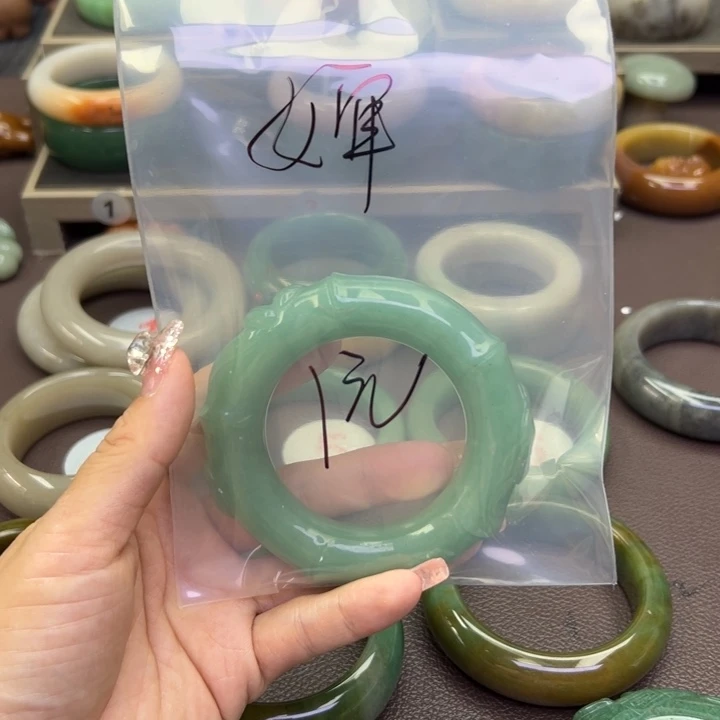 石英岩玉手镯未镶嵌@****?