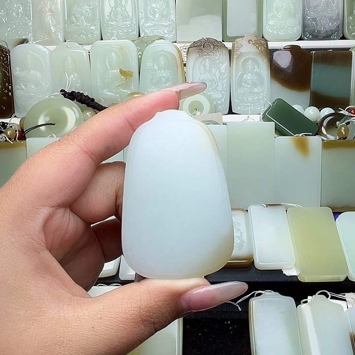 颈饰未镶嵌和田玉