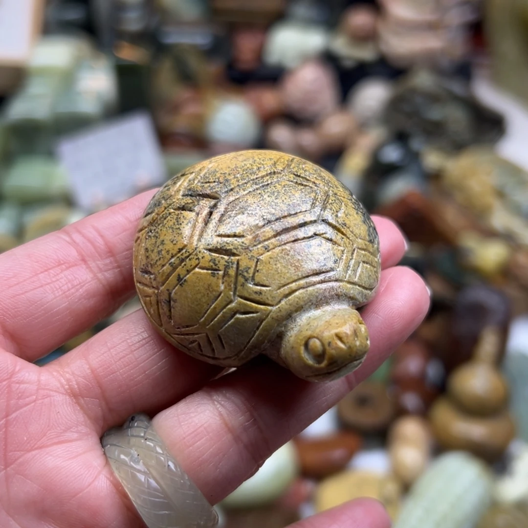 岫岩河磨玉（透闪石质玉）未镶嵌颈饰河磨玉乌龟