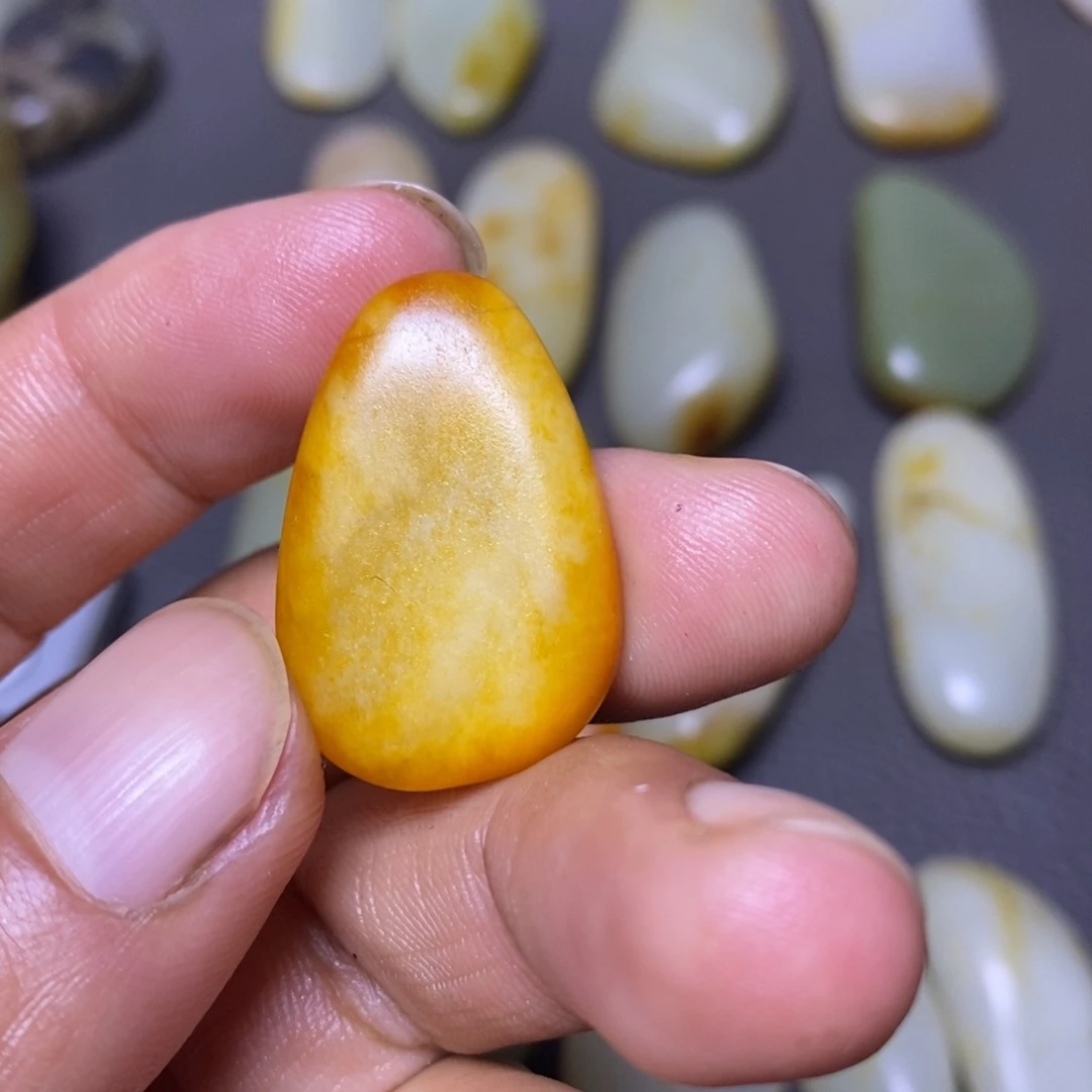 和田玉（糖玉）未镶嵌挂件