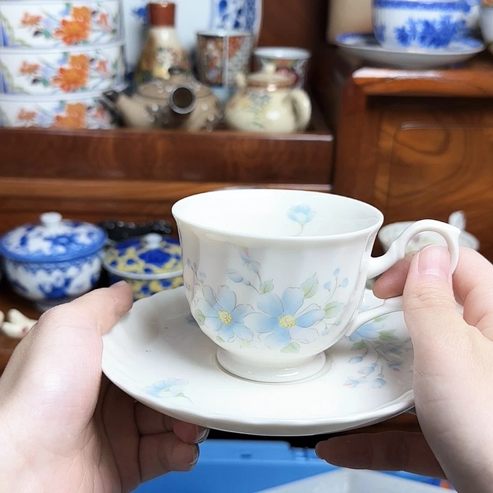 嘘****?完美主义者慎拍咖啡杯