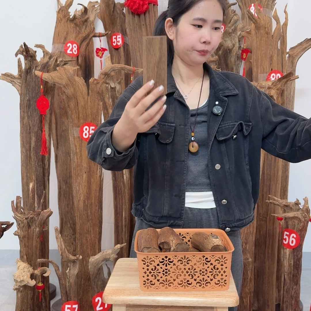 沉香碎屑沉香原材料