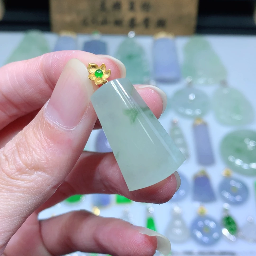 翡翠吊坠(不含链)18K金镶嵌