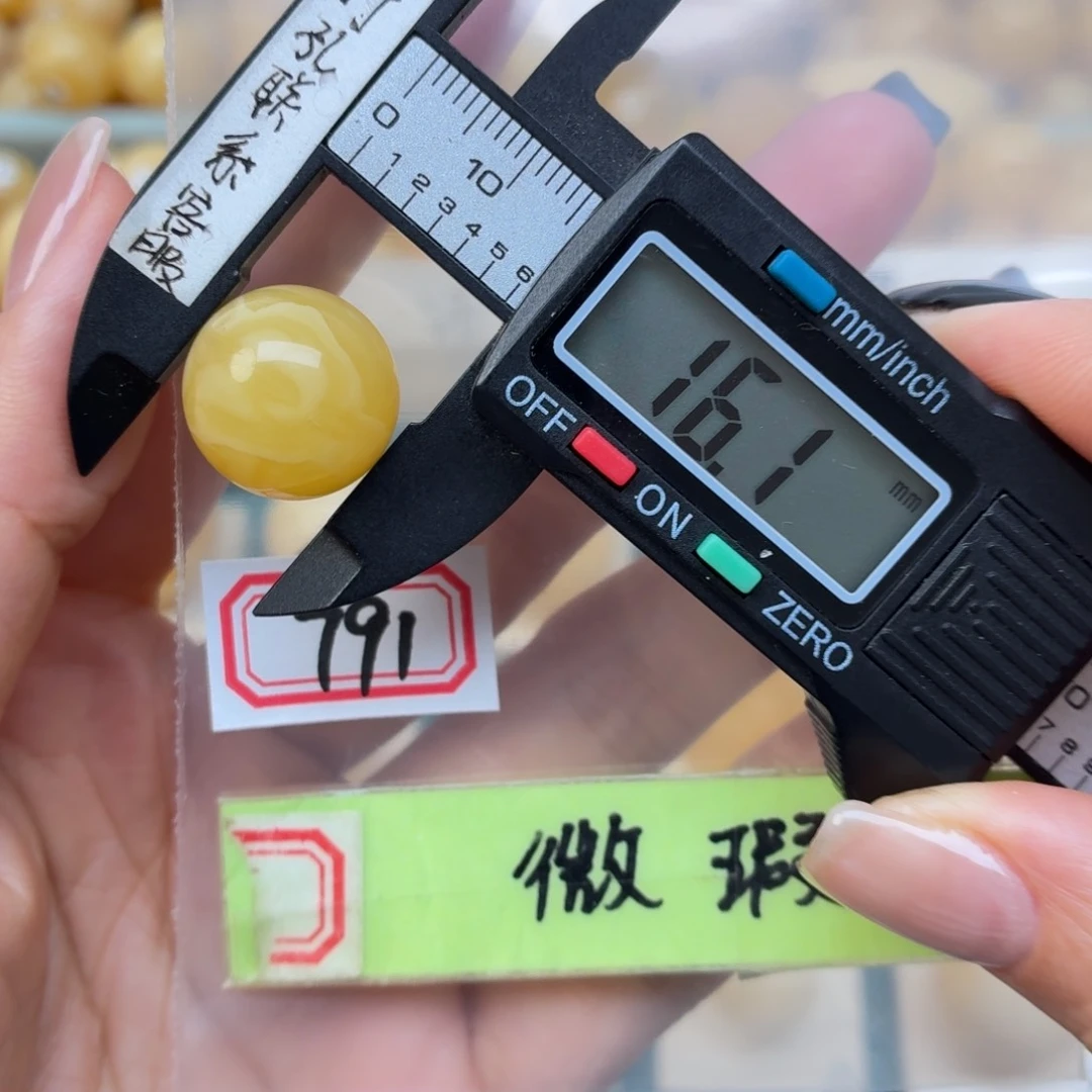 人***刖未镶嵌蜜蜡裸石微瑕