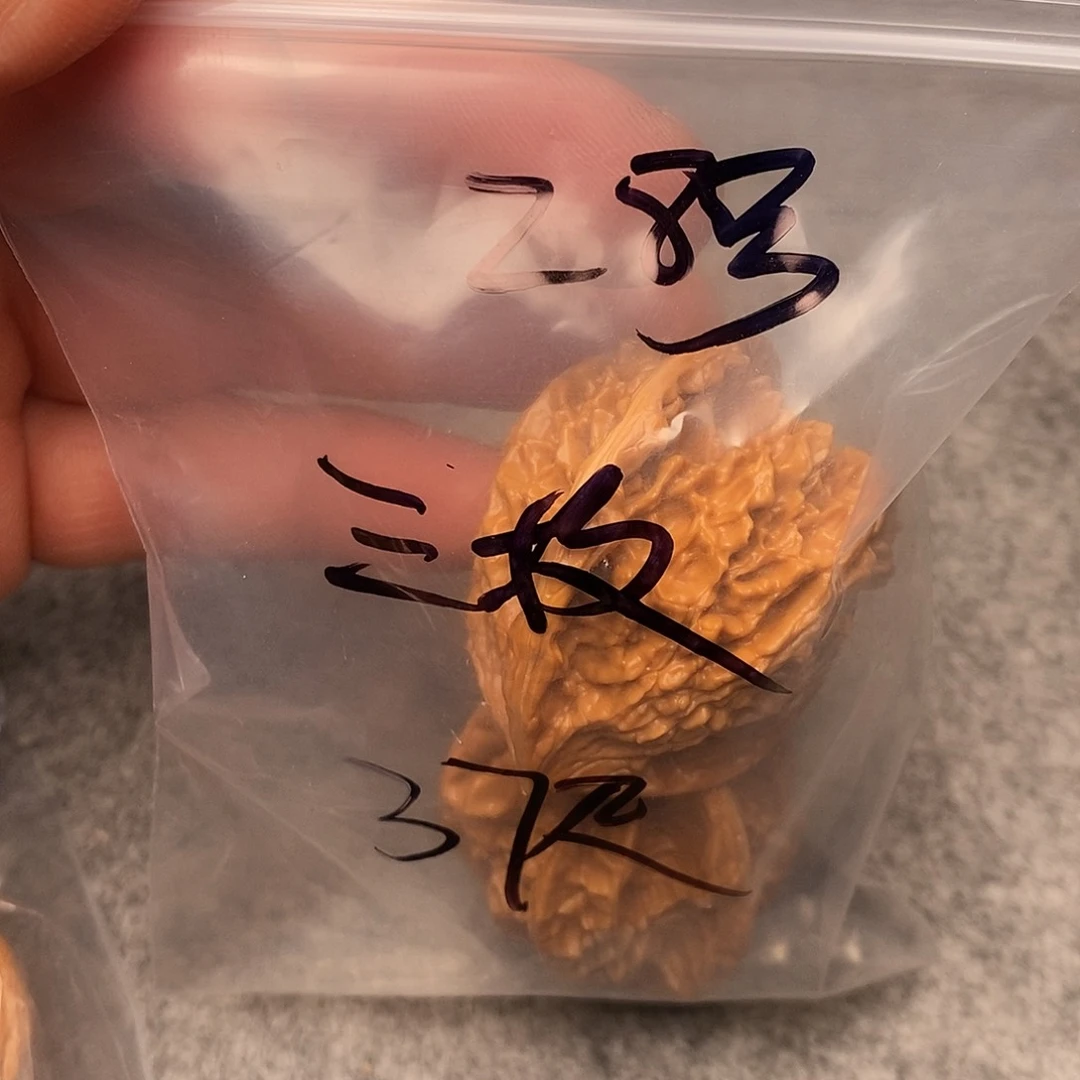 文玩核桃把件三棱