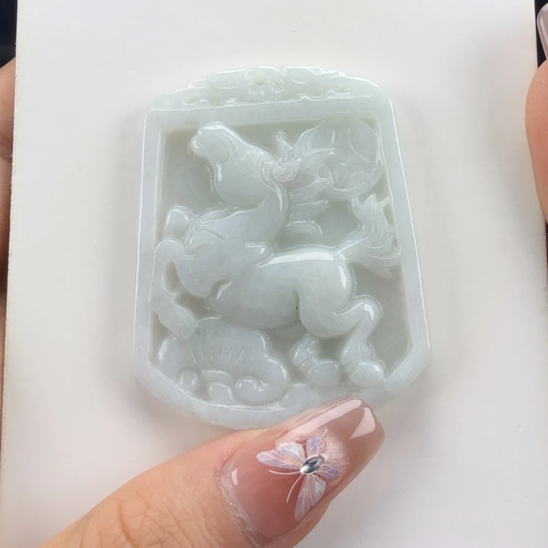 翡翠挂件未镶嵌翡翠