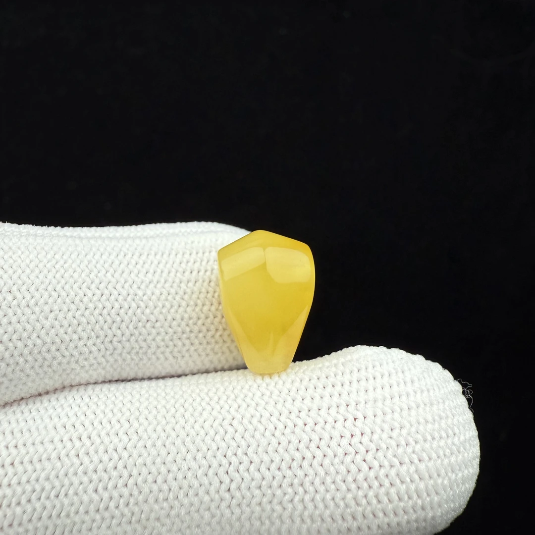 Z5689天然蜜蜡鲨鱼背三通9.9*14.9mm支持复检假一罚十