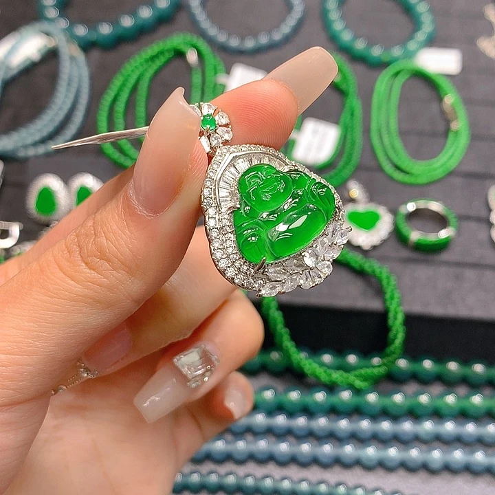 翡翠颈饰未镶嵌。。。。