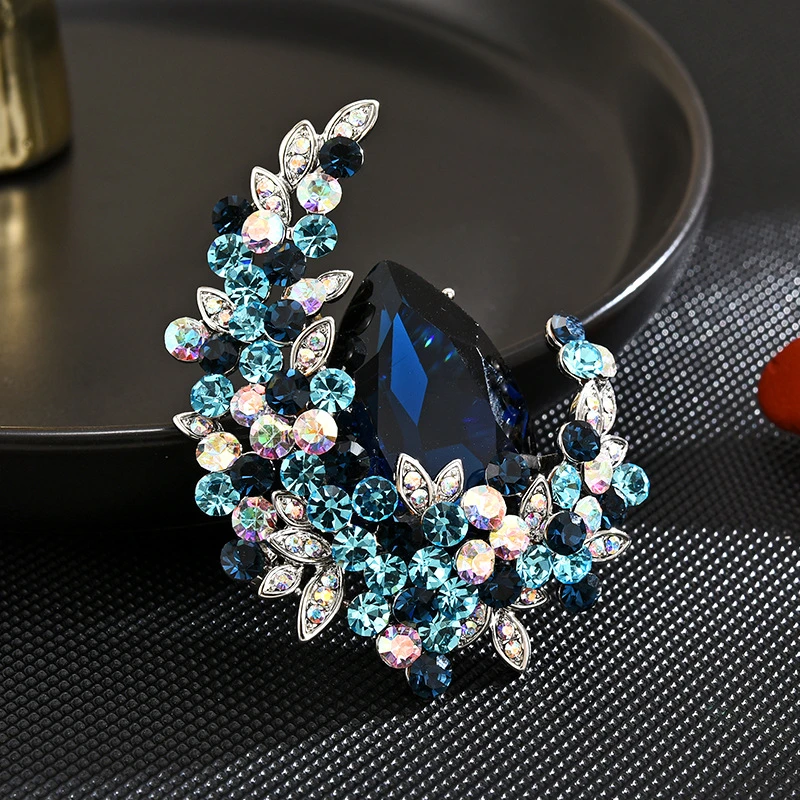 铜合金合成锆石胸针 蓝水晶月亮高档百搭胸针