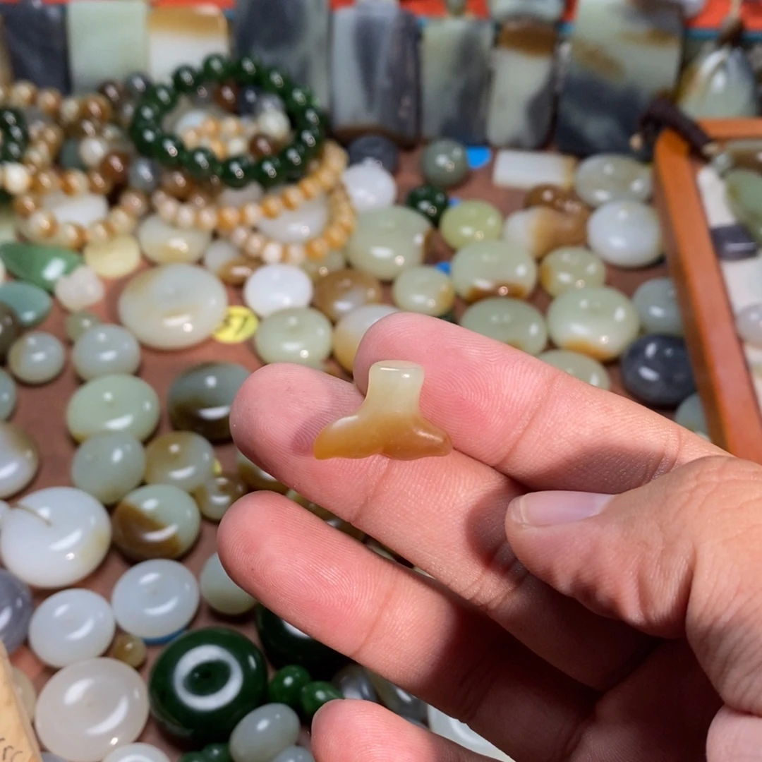 和田玉未镶嵌吊坠(不含链)