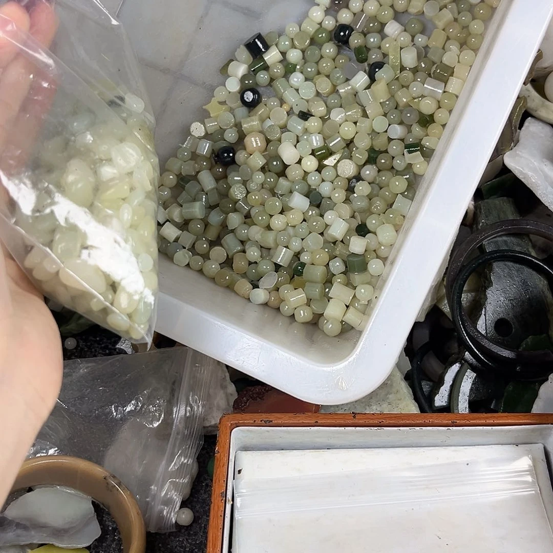 颈饰未镶嵌和田玉（糖玉）守***阁