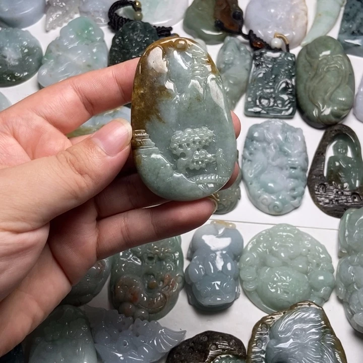 翡翠未镶嵌颈饰山水82