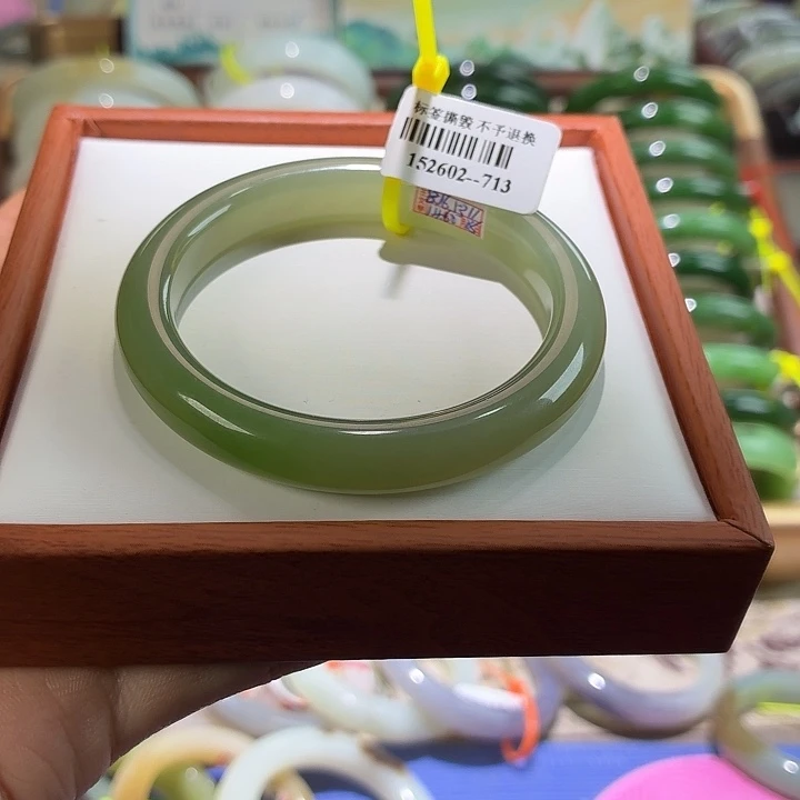 和田玉未镶嵌手镯17