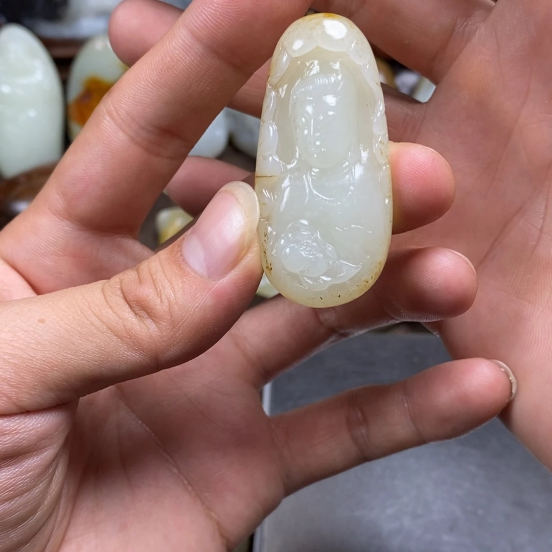 和田玉未镶嵌把件