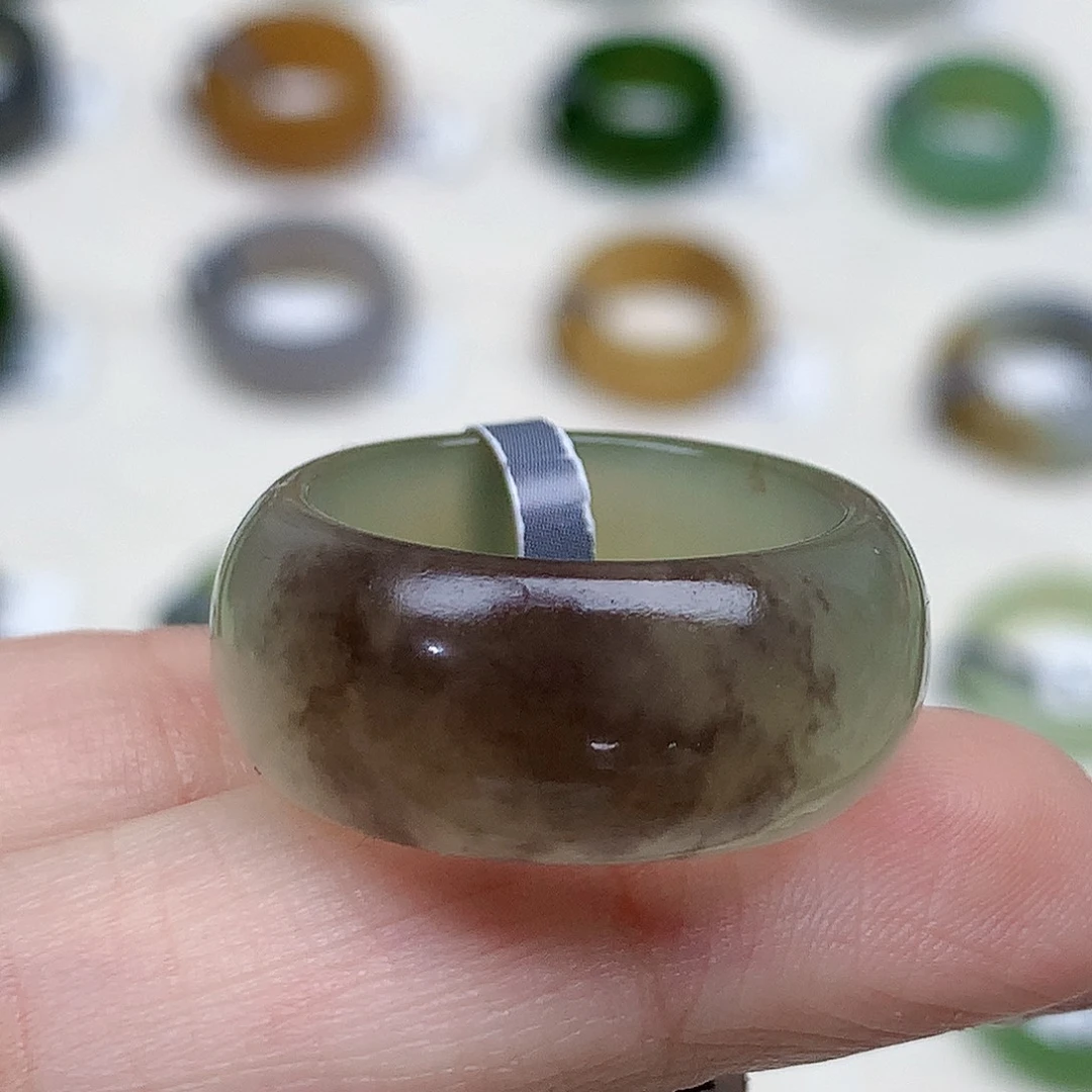 未镶嵌戒指和田玉