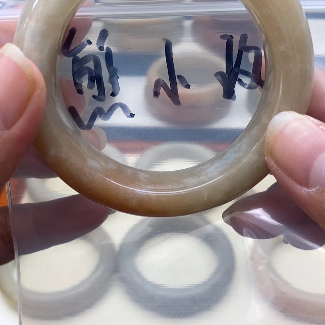 石英质玉手镯未镶嵌?**玫