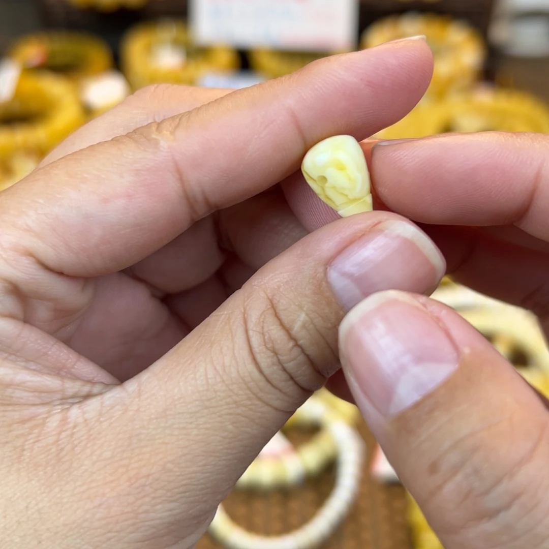 琥珀裸石未镶嵌jhjjhhjjjjjnm