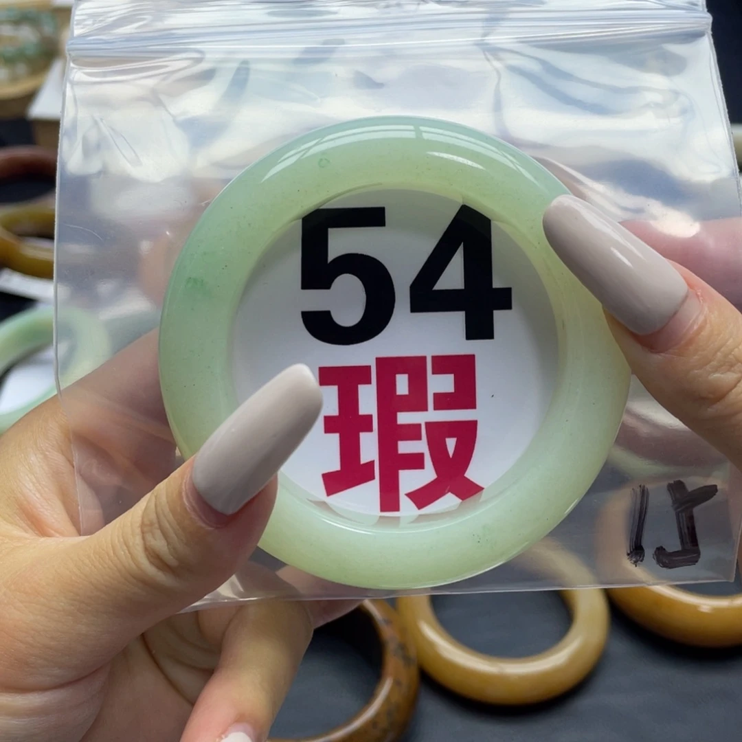 未镶嵌手镯石英质玉