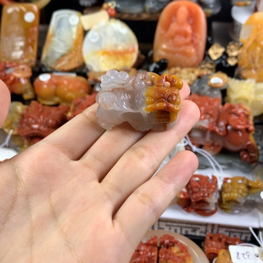 石英质玉（黄龙玉）未镶嵌挂件