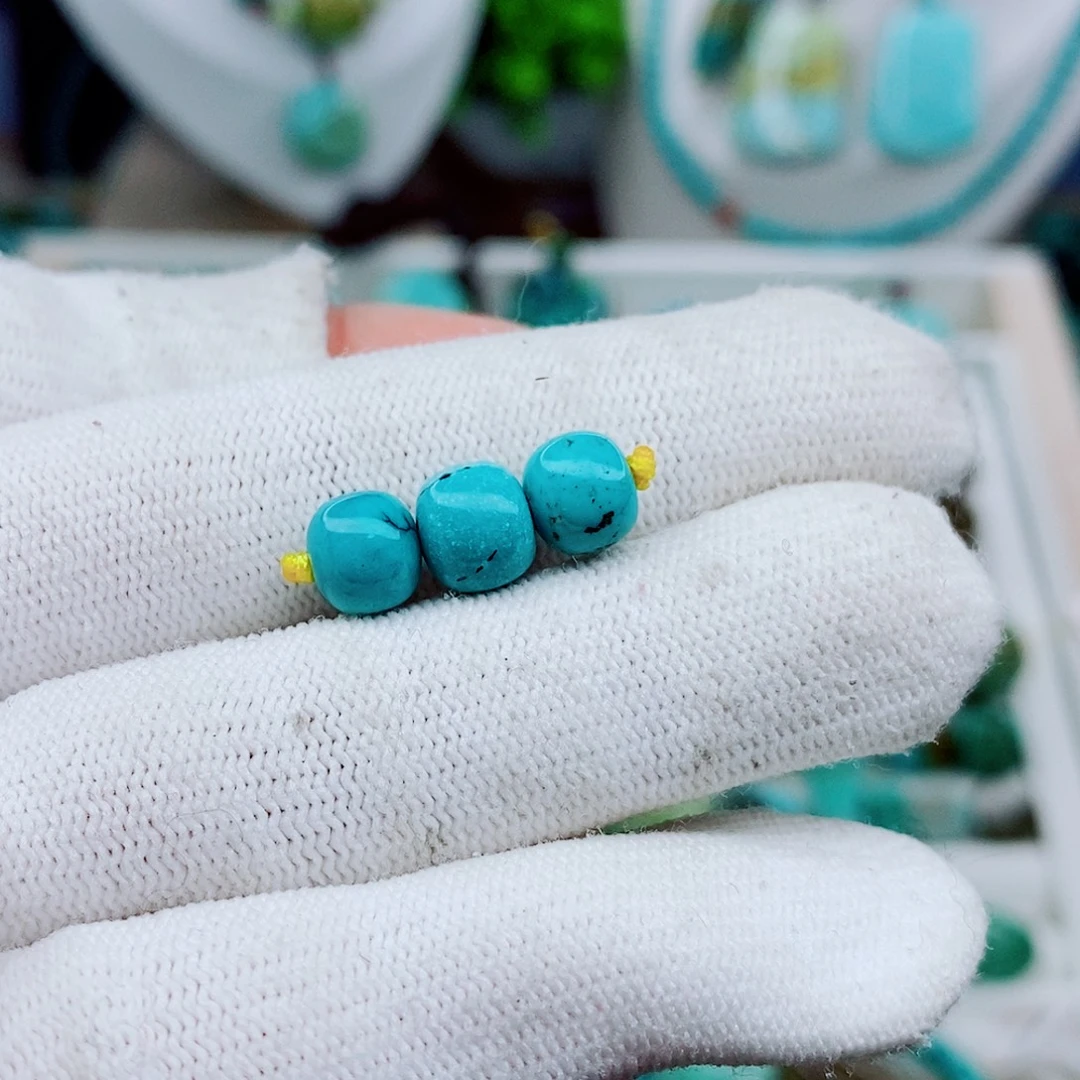 绿松石未镶嵌颈饰