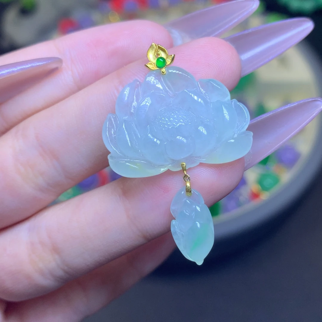 翡翠18K金镶嵌颈饰