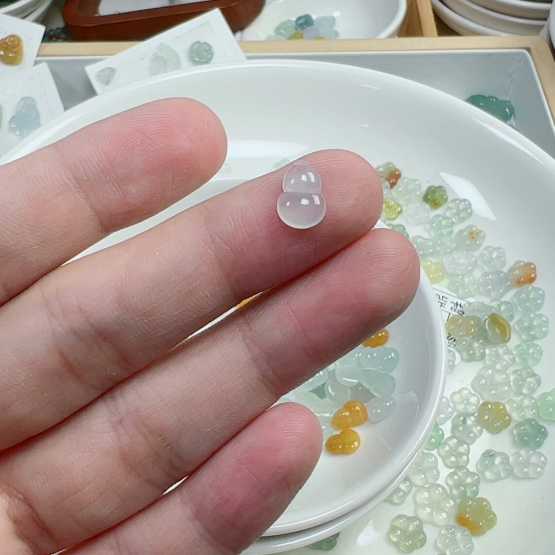 人***戏翡翠散珠葫芦一个